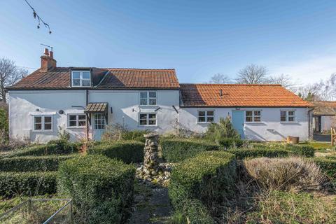 3 bedroom cottage for sale, Yaxham, Dereham