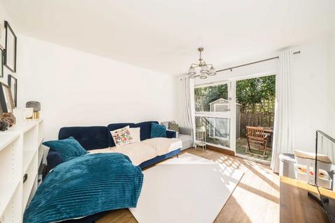 2 bedroom maisonette for sale, Garrick Close, London SW18