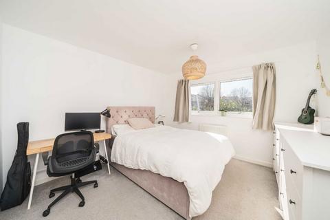 2 bedroom maisonette for sale, Garrick Close, London SW18