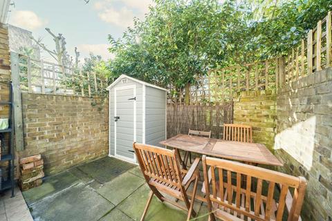 2 bedroom maisonette for sale, Garrick Close, London SW18