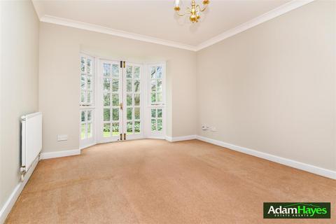 2 bedroom apartment to rent, Holden Road, London N12