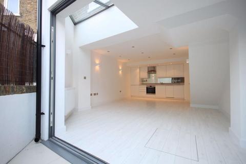 2 bedroom flat for sale, Gloucester Avenue, London NW1