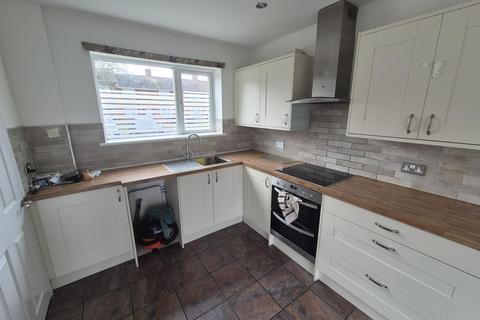 3 bedroom terraced house to rent, Kennet Green, Kingsheath, NN5