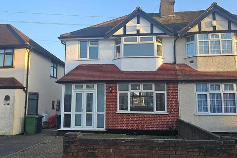 3 bedroom property to rent, Prescelly Place, Edgware