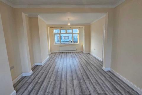 3 bedroom property to rent, Prescelly Place, Edgware