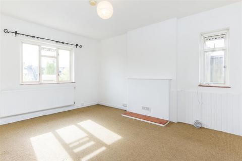 3 bedroom flat to rent, Westville Road, London, W12