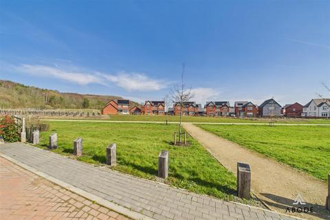 4 bedroom detached house for sale, Sanderson Close, Burton On Trent DE13