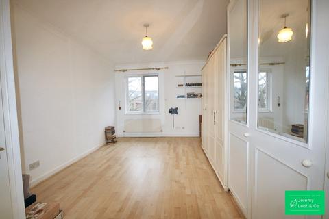 2 bedroom flat for sale, Holden Road, London, N12