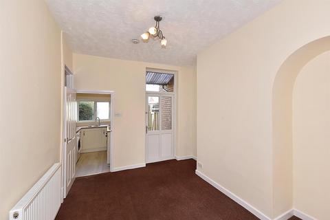 2 bedroom terraced house to rent, Buxton Road, Macclesfield, Cheshire, SK11 7ET