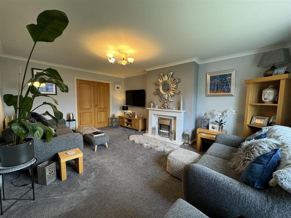 Lounge 1.jpg