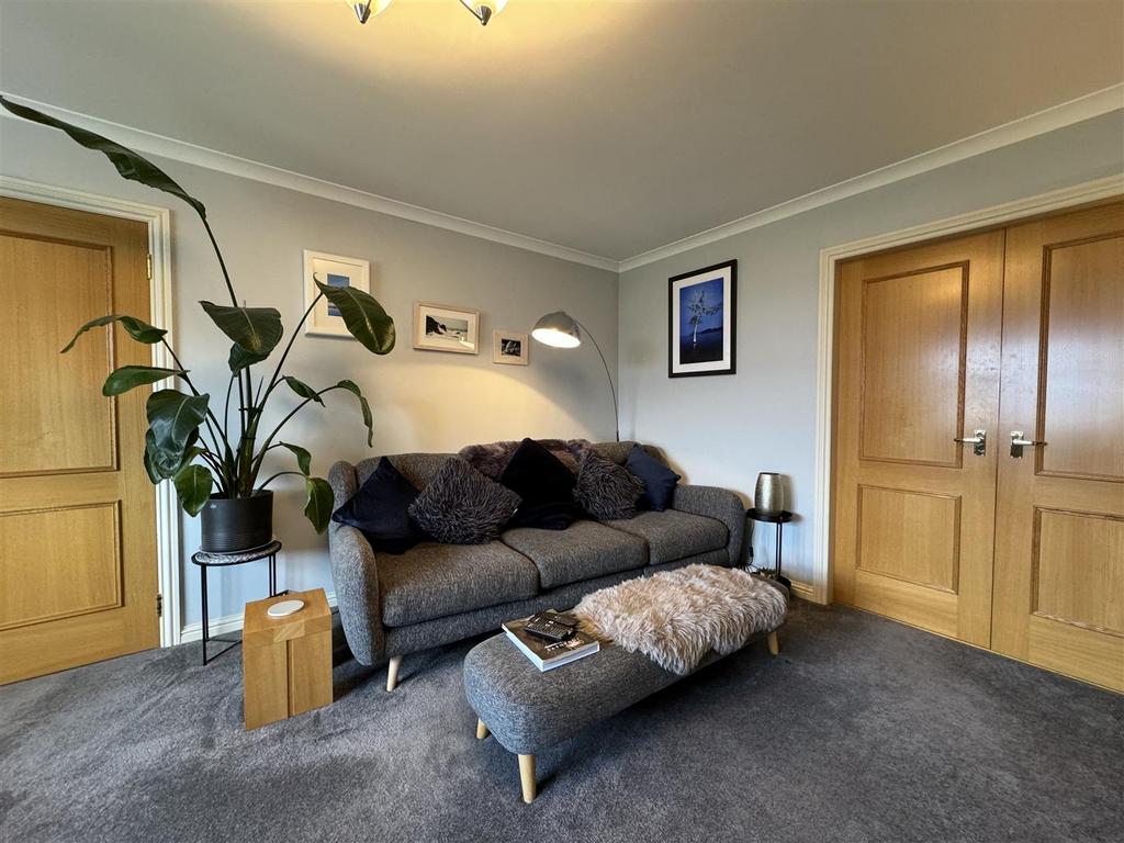 Lounge 2.jpg