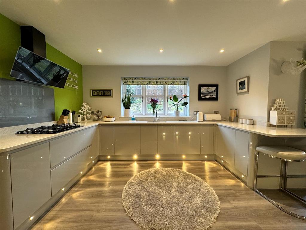 Kitchen 1.jpg