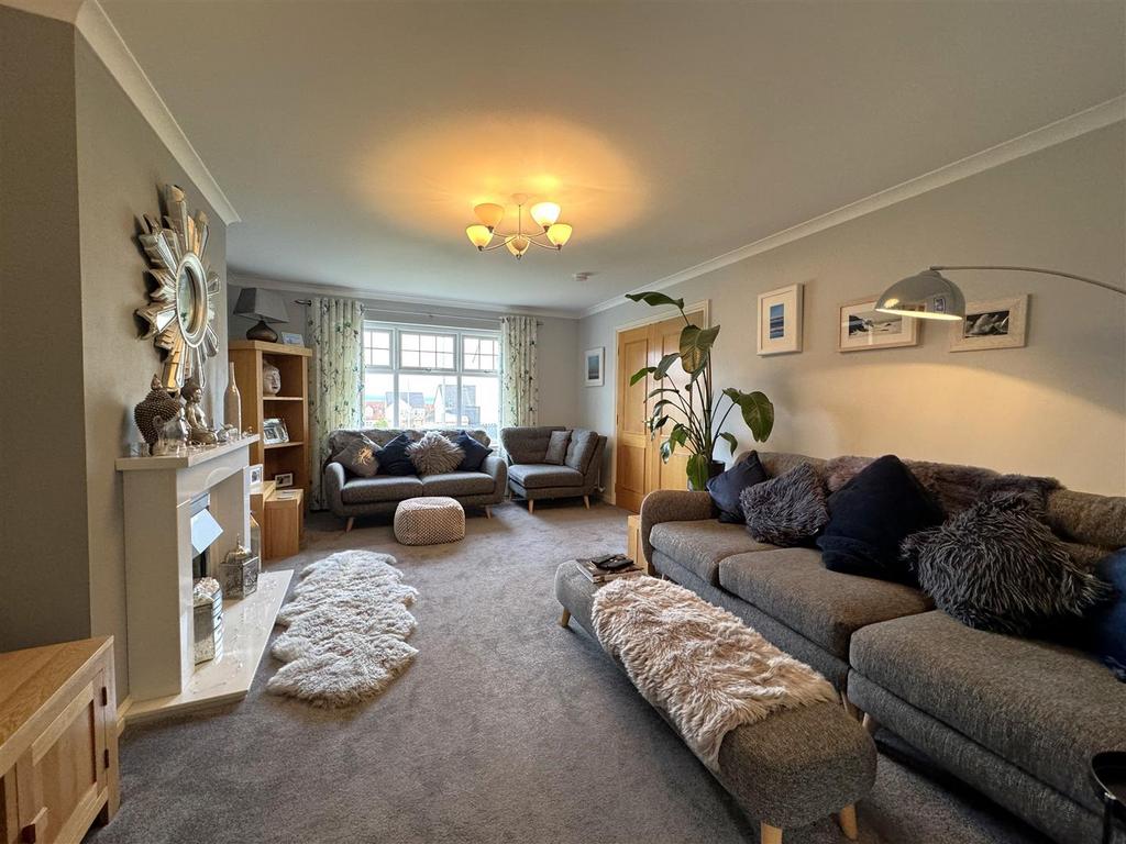 Lounge 3.jpg