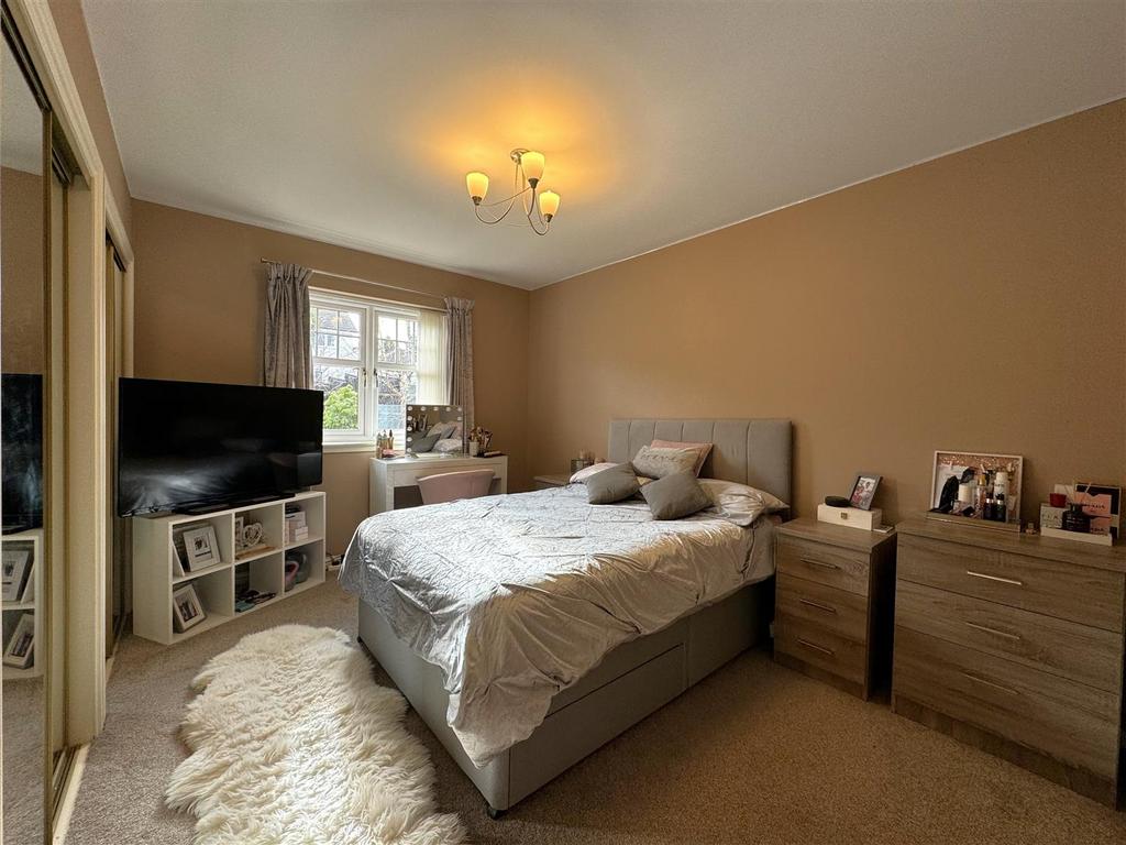 Bedroom 1.jpg