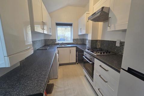 2 bedroom house to rent, Mayfield Road, London E17