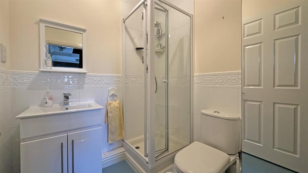 Bathroom 2 (4).jpg
