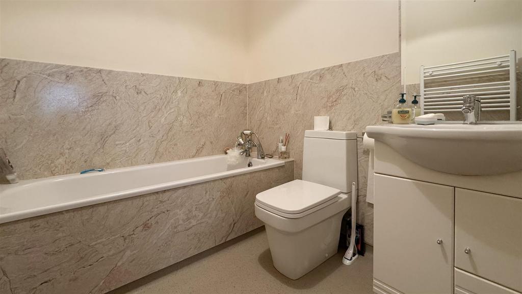 Bathroom (4).jpg