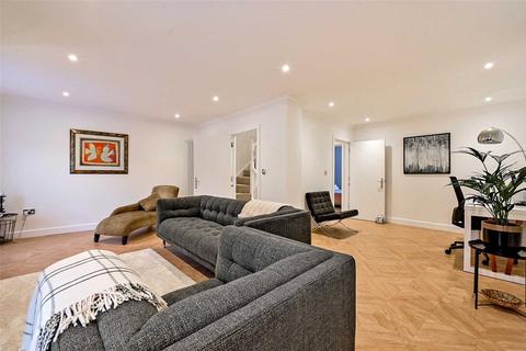 32 Longbourn, Windsor, SL4 3TN