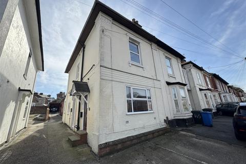 2 bedroom flat to rent, Uttoxeter New Road, Derby DE22