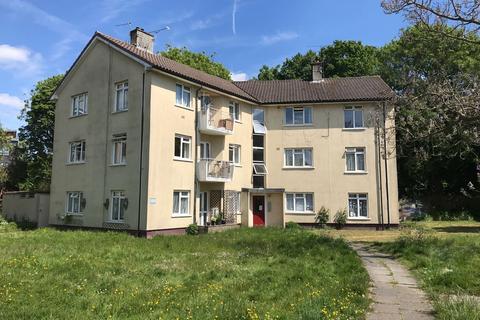 2 bedroom flat to rent, Sunnymead, Crawley RH11