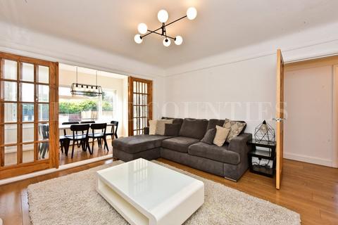 30 Brackendale, Potters Bar, EN6 2LU