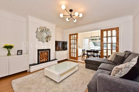 30 Brackendale, Potters Bar, EN6 2LU