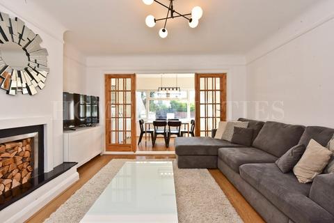 30 Brackendale, Potters Bar, EN6 2LU