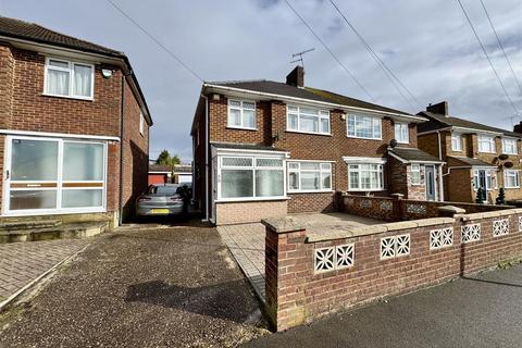 3 bedroom semi-detached house to rent, Cranbrook Drive, Luton, LU3 3EW