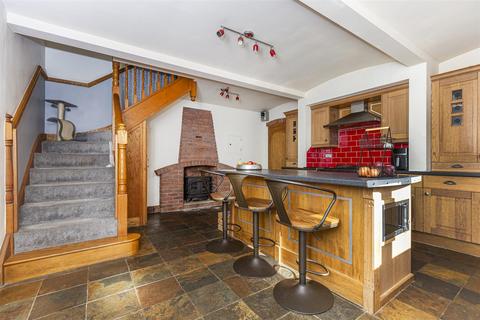 3 bedroom end of terrace house for sale, Birchencliffe Hill Road, Huddersfield HD3