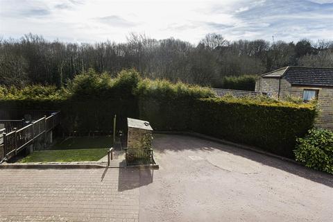 3 bedroom end of terrace house for sale, Birchencliffe Hill Road, Huddersfield HD3