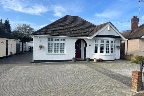 2 bedroom bungalow for sale, Weir Gardens, Rayleigh, Essex, SS6