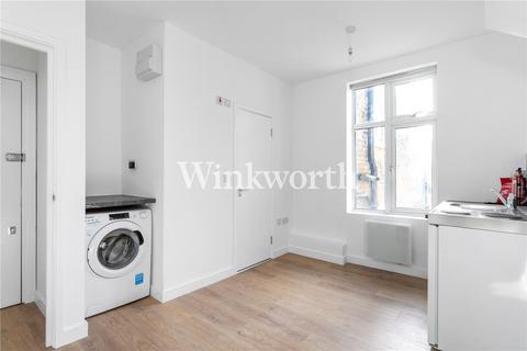 Studio to rent, Duckett Road, London, N4