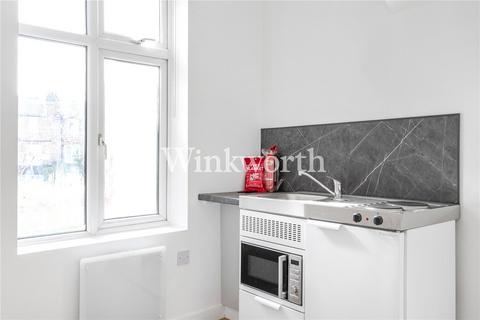 Studio to rent, Duckett Road, London, N4