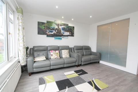 44 Effingham Close, Sutton, SM2 6AG