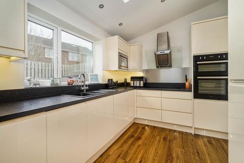 3 bedroom detached house for sale, Leeds Road, Birstall