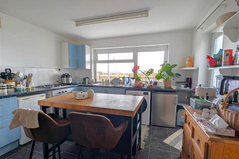 2 bedroom end of terrace house for sale, Porth Bean Road, Newquay TR7