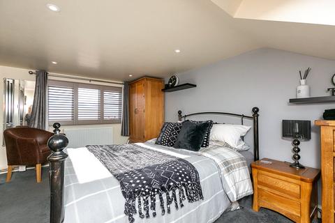 15 Belgrave Walk, Mitcham, CR4 3QQ