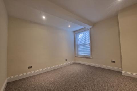 3 bedroom flat to rent, Dover Road, Walmer, CT14