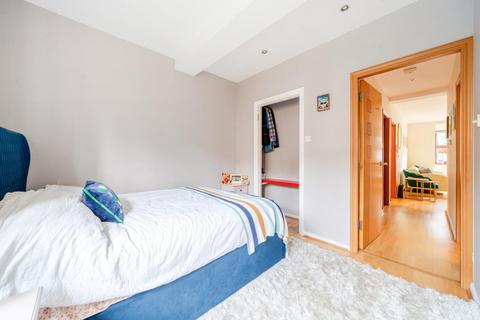 2 bedroom flat for sale, Birkbeck Road, Acton