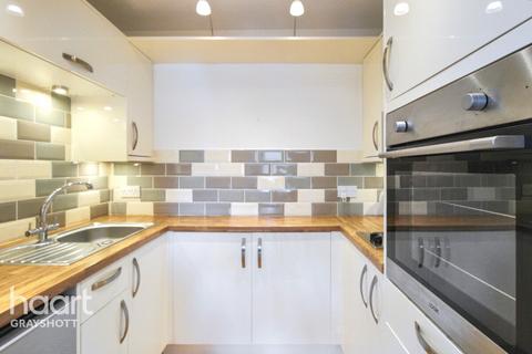 1 bedroom apartment for sale, Wey Hill, Haslemere
