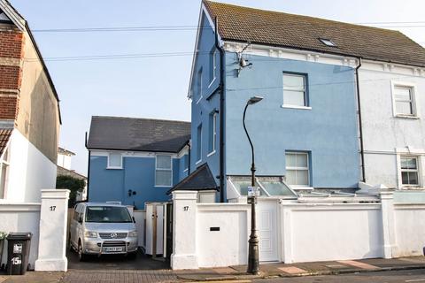 Hyde Road, Eastbourne, BN21 4SX