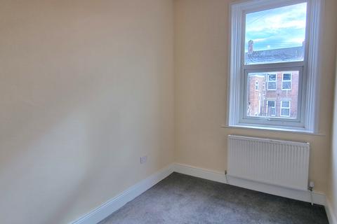 3 bedroom flat to rent, Whitehall Road, Gateshead NE8