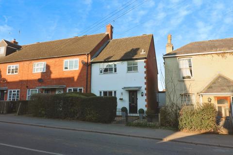 3 bedroom end of terrace house to rent, High Street, Codicote, SG4
