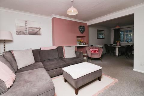 3 bedroom end of terrace house to rent, High Street, Codicote, SG4