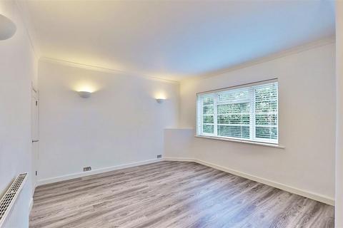 2 bedroom apartment to rent, Gainsborough Court, Nether Street, Finchley, N12 8AE