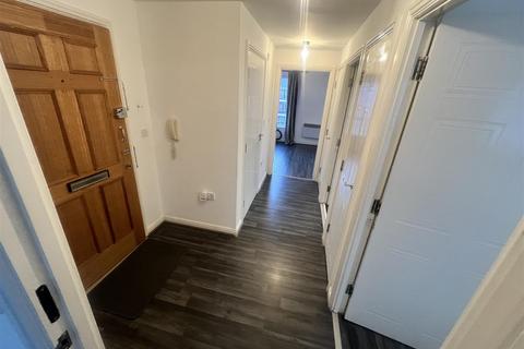 2 bedroom flat to rent, Felixstowe Road, London