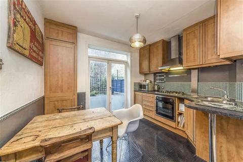 2 bedroom flat to rent, Shipton Street, London E2