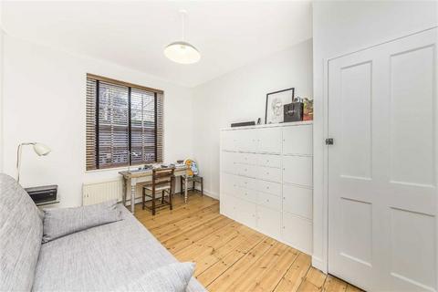 2 bedroom flat to rent, Shipton Street, London E2