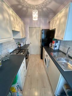 1 bedroom in a house share to rent, South Park Crescent, London