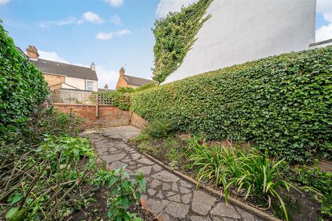 3 bedroom end of terrace house for sale, George Street, Bedford